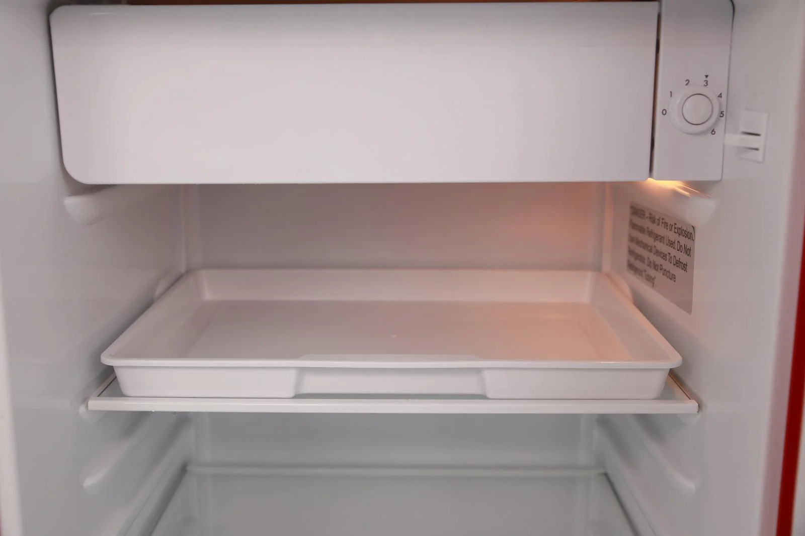 Avanti RMRS31X7GIS 3.1 Cu. Ft. Retro Compact Refrigerator - Image 3