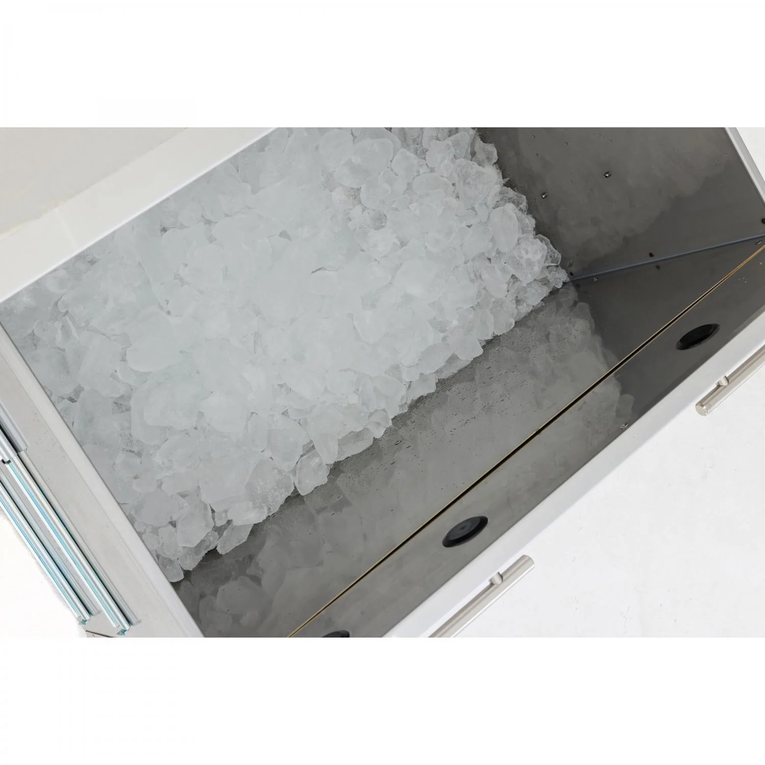 Blaze Grills BLZICEDRWH Blaze 30-Inch Insulated Ice Drawer - Image 4