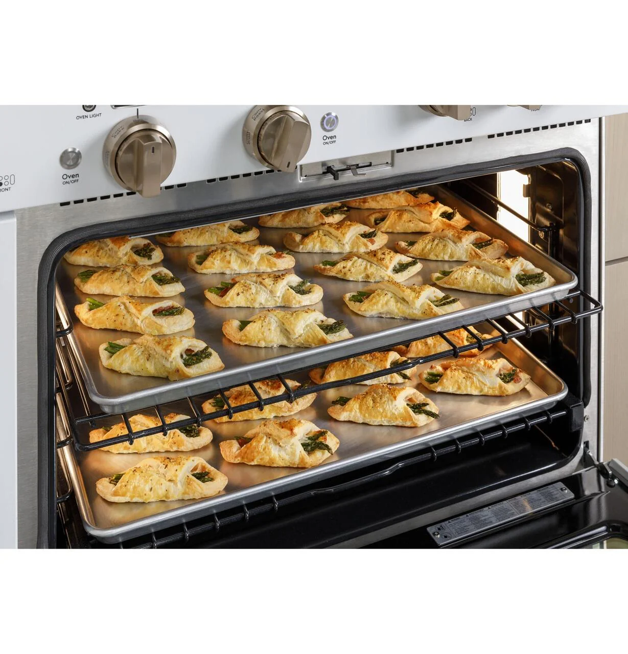 Cafe C2Y366P3TD1 Café™ 36" Smart Dual-Fuel Commercial-Style Range With 6 Burners (Natural Gas) - Image 7