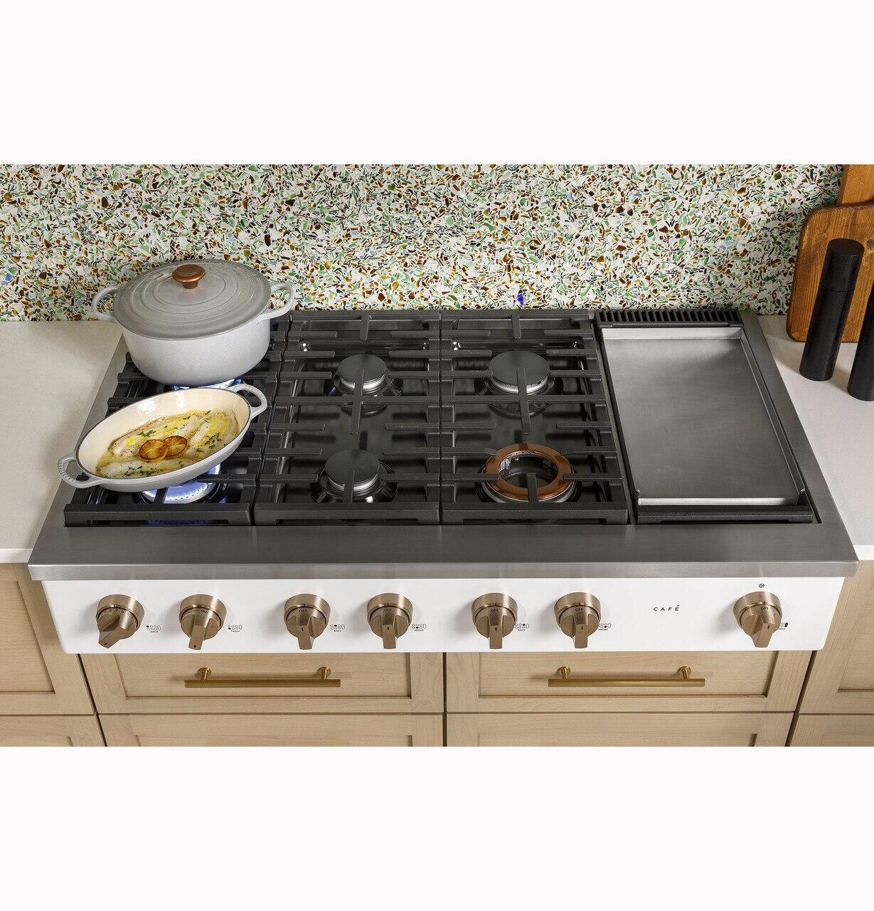 Cafe CGU486P4TW2 Café™ 48" Commercial-Style Gas Rangetop With 6 Burners And Integrated Griddle (Natural Gas) - Image 9