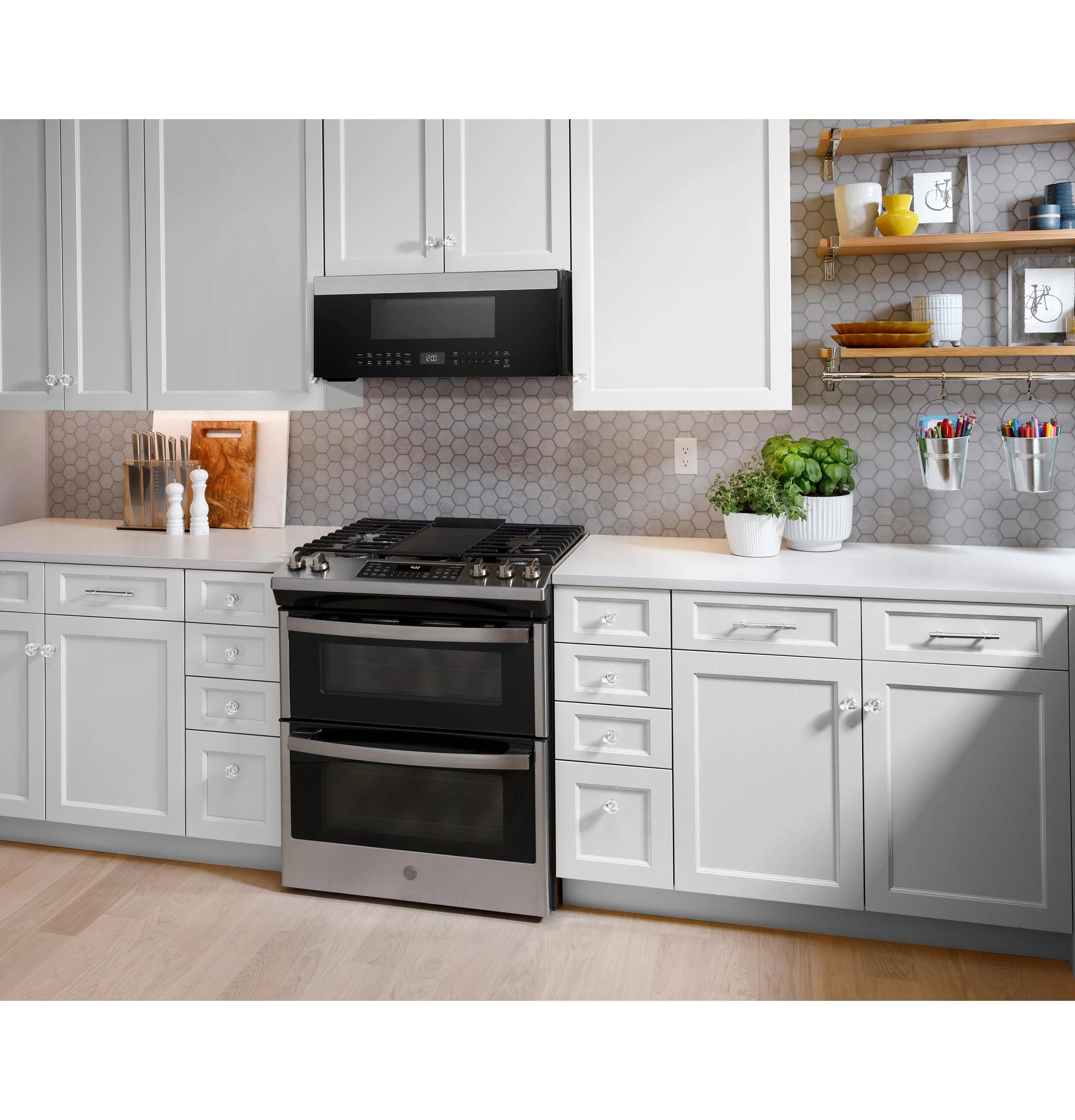 Cafe UVM9125STSS 1.2 Cu. Ft. Over-The-Range Low Profile Sensor Microwave Oven - Image 9