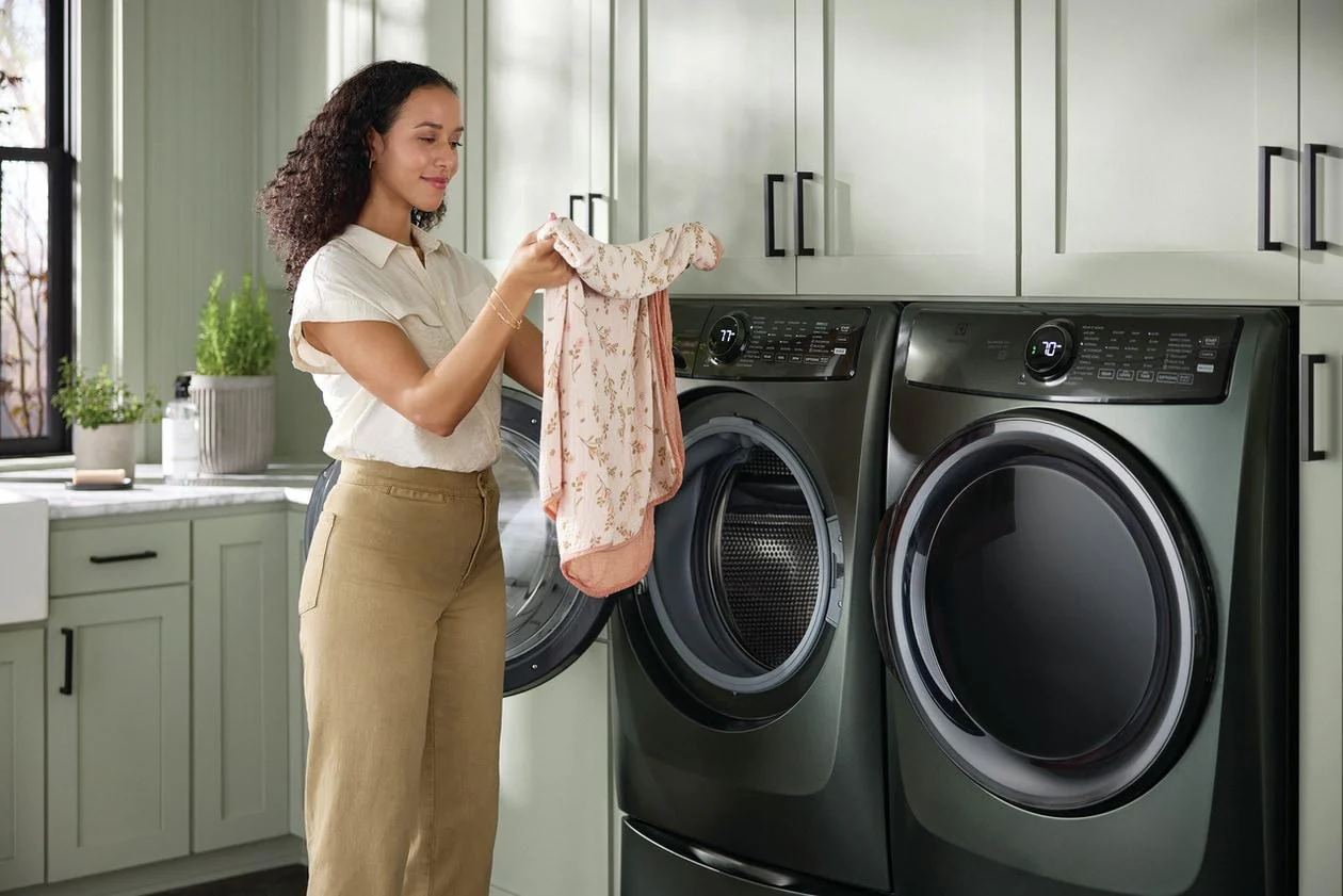 Electrolux ELFG7738AA Electrolux Front Load Perfect Steam™ Gas Dryer With Luxcare® Dry And Instant Refresh - 8.0 Cu. Ft. - Image 18