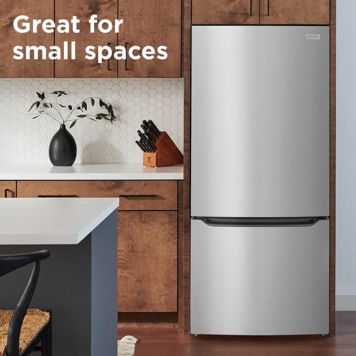 Frigidaire GRBN2012AF Frigidaire Gallery 20.3 Cu. Ft. Standard-Depth Bottom Freezer Refrigerator - Image 11