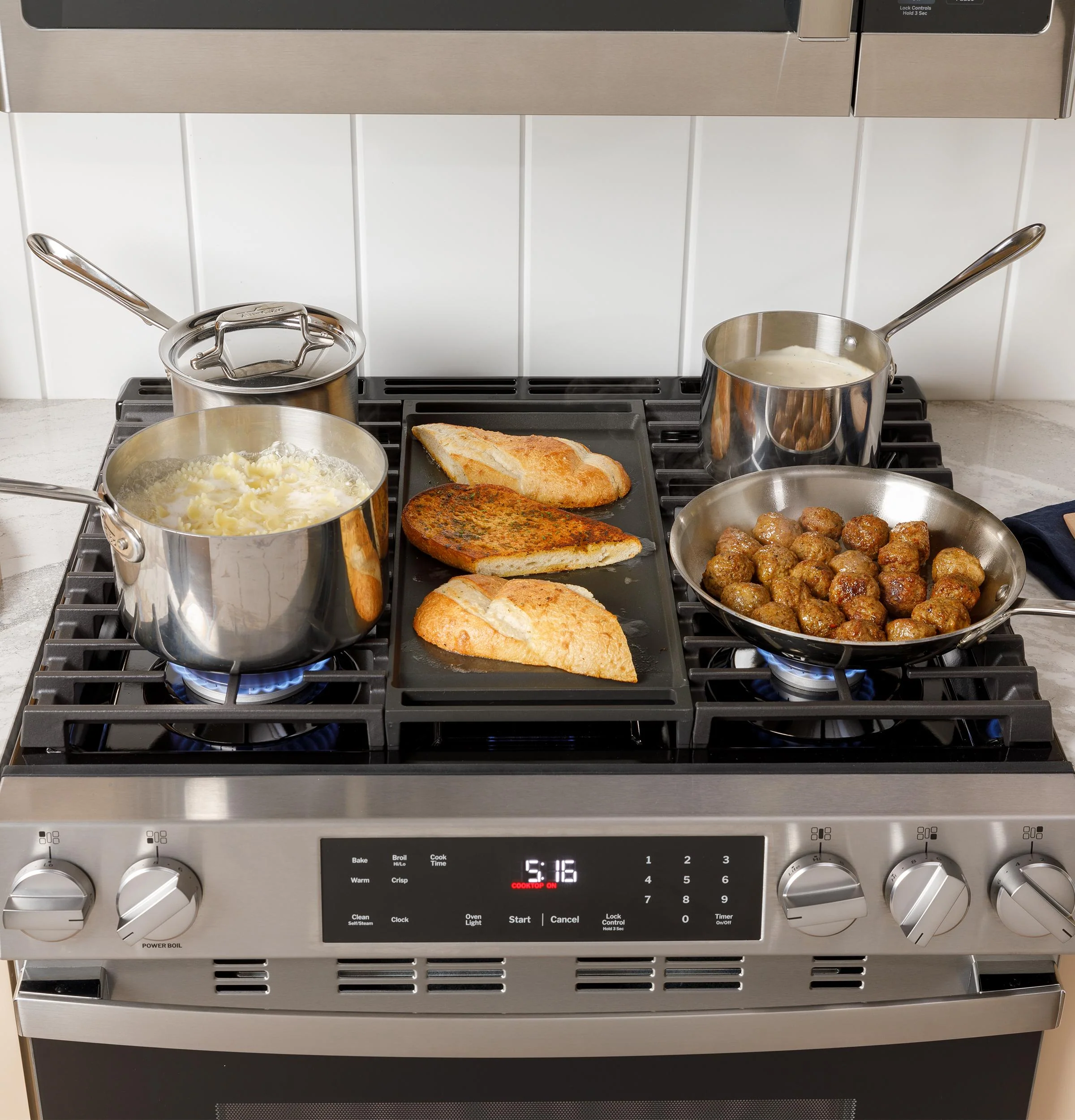 Ge Appliances GGF500PVWW Ge® 30" Free-Standing Gas Range With Crisp Mode - Image 9