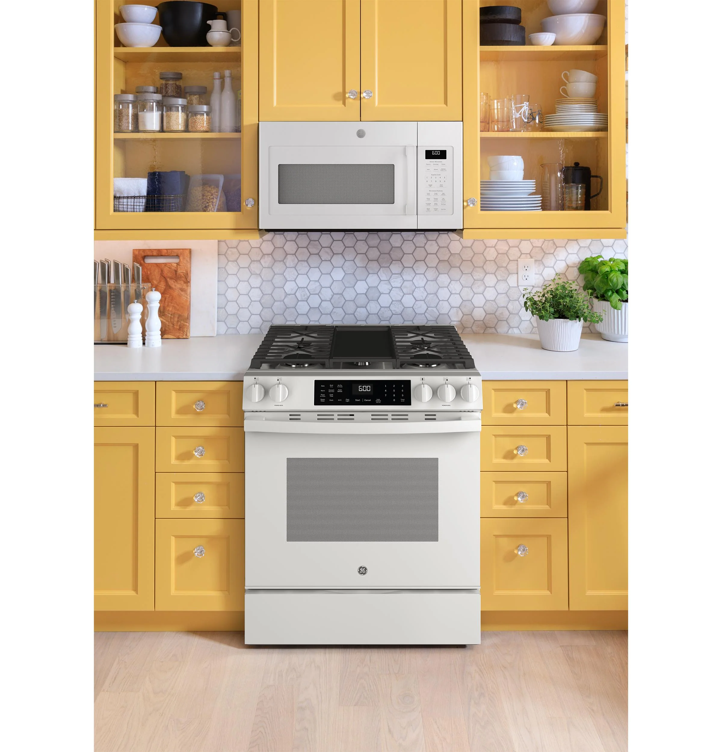 Ge Appliances GGS600AVWW Ge® 30" Slide-In Front-Control Convection Gas Range With No Preheat Air Fry And Easywash™ Oven Tray - Image 6