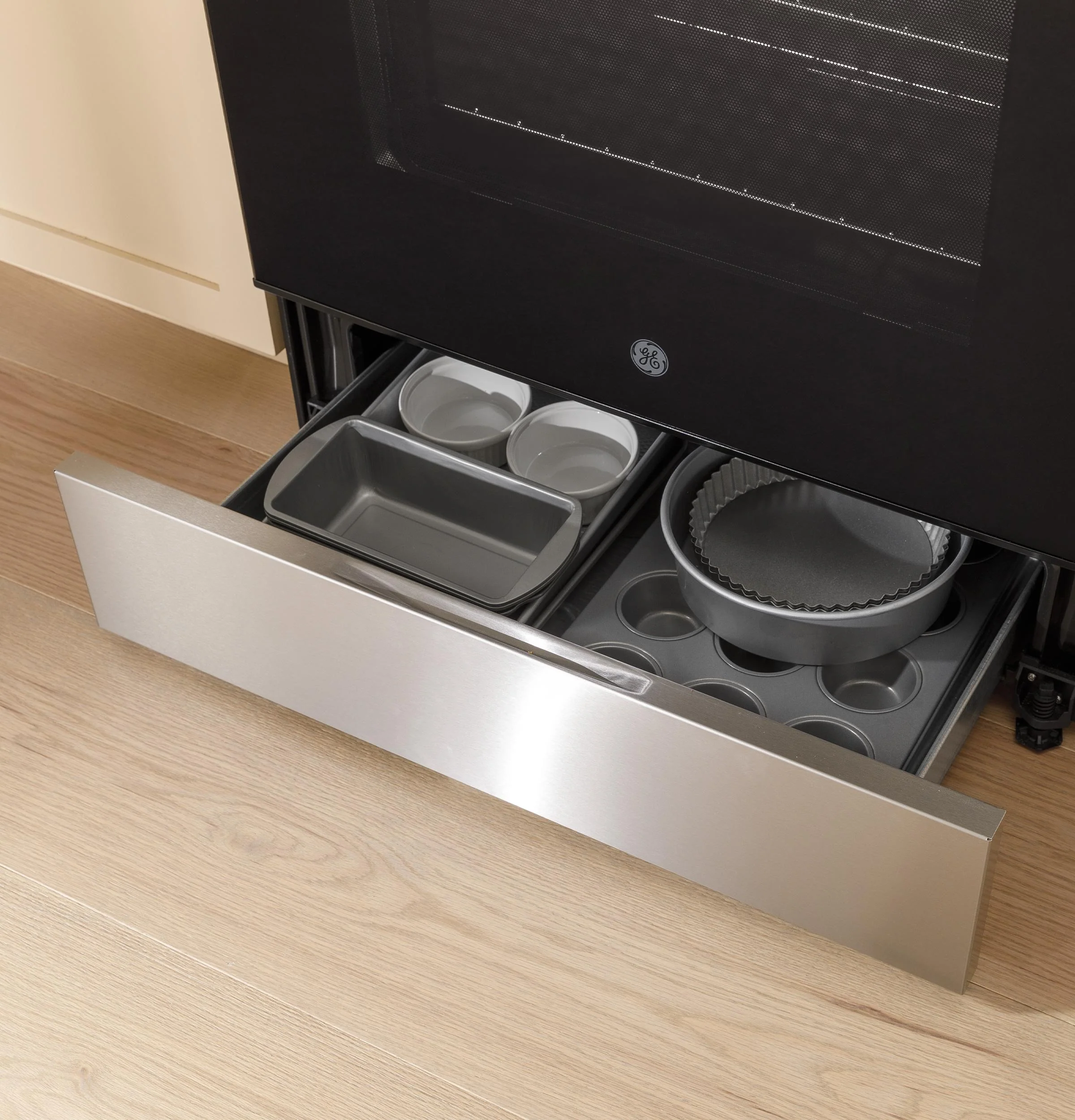 Ge Appliances GRF500PVSS Ge® 30" Free-Standing Electric Range - Image 13