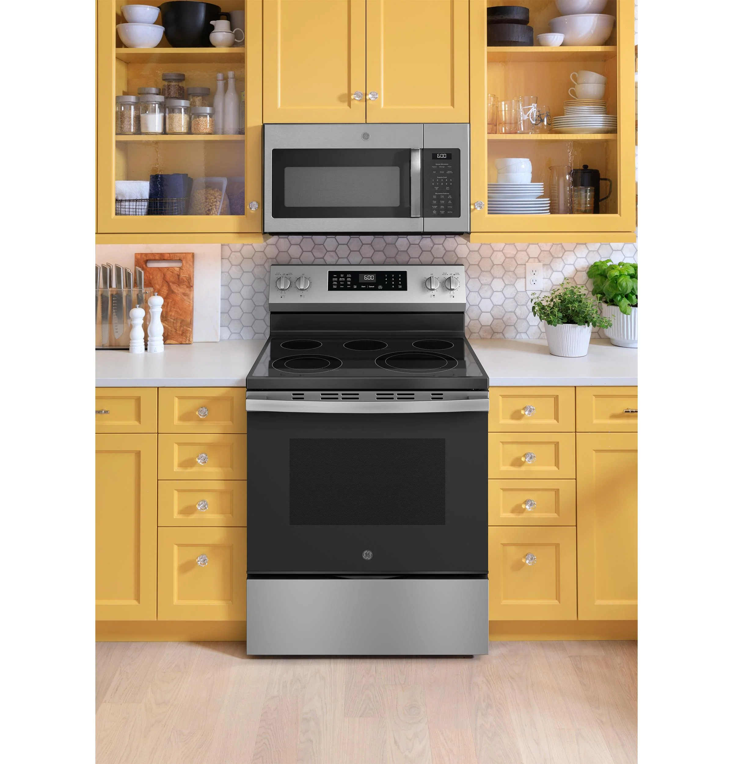 Ge Appliances GRF600AVSS Ge® 30" Free-Standing Electric Convection Range With No Preheat Air Fry And Easywash™ Oven Tray - Image 6