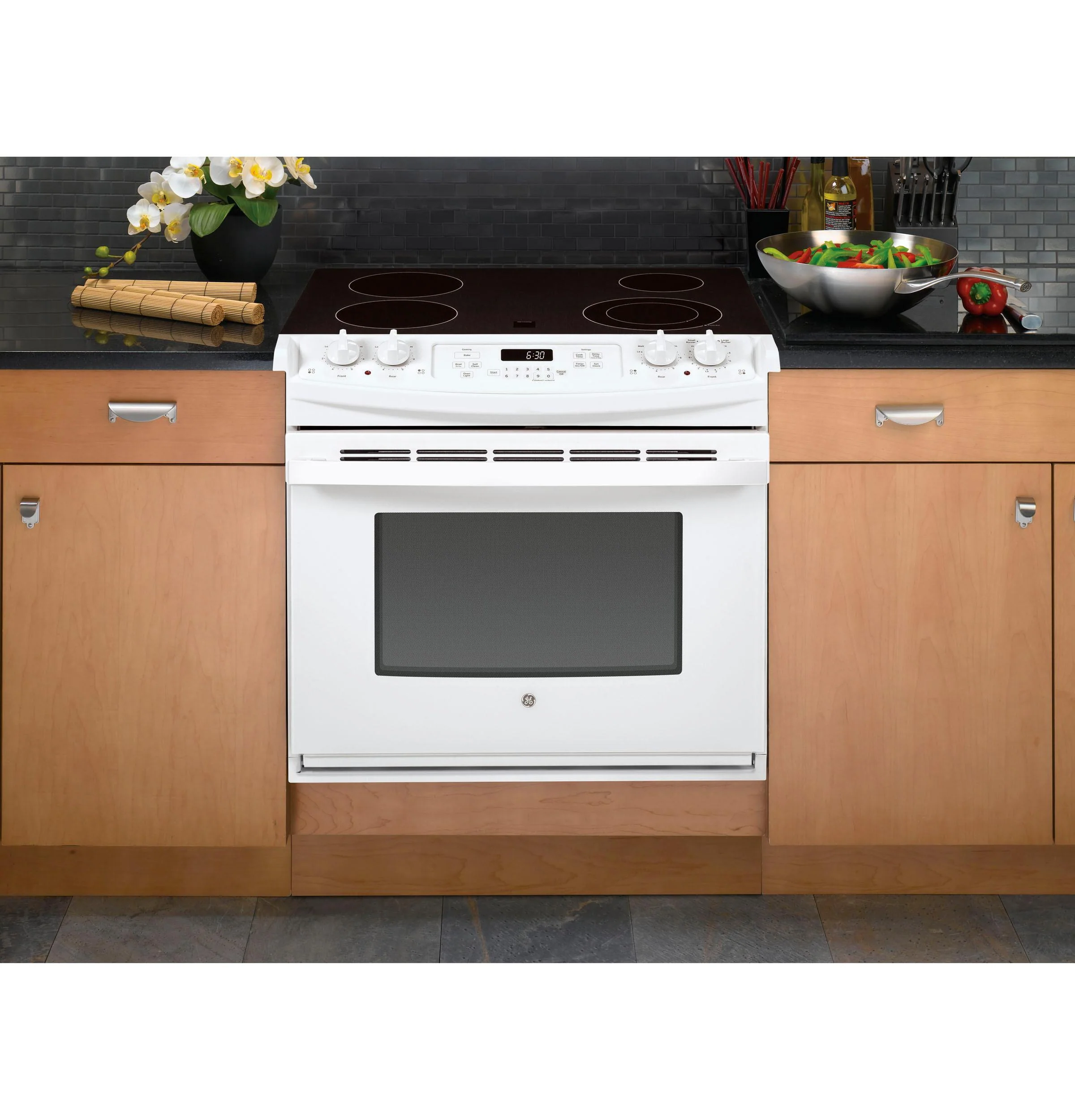 Ge Appliances JD630DTWW Ge® 30" Drop-In Electric Range - Image 4