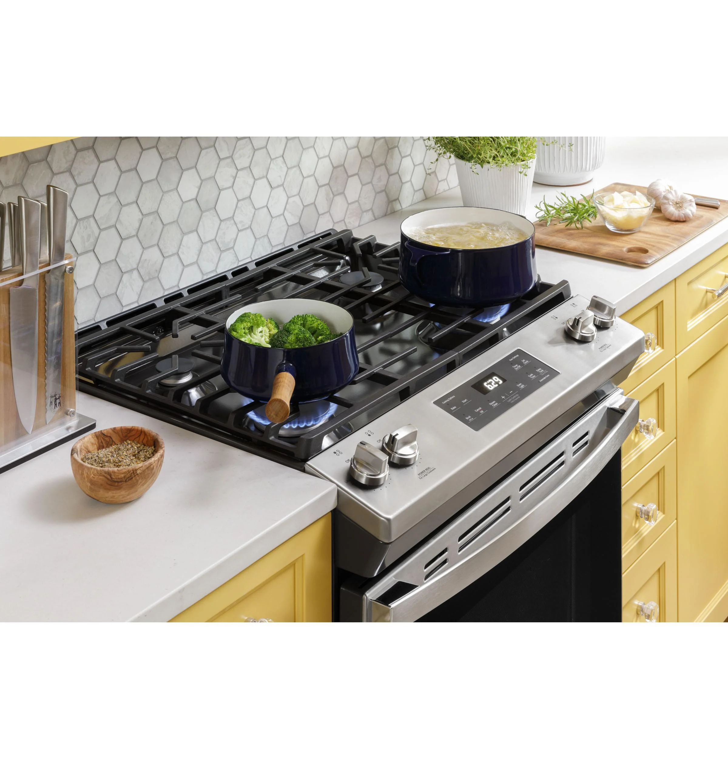 Ge Appliances JGSS61SPSS Ge® 30" Slide-In Front Control Gas Range - Image 8