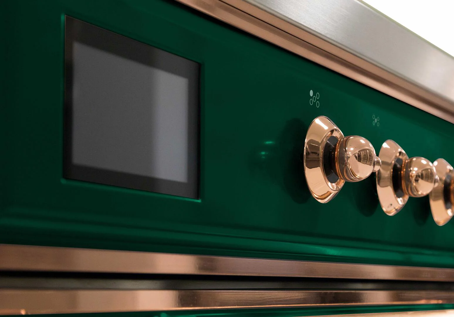 Ilve UM30DNE3EGPLP Majestic Ii 30 Inch Dual Fuel Liquid Propane Freestanding Range In Emerald Green With Copper Trim - Image 7