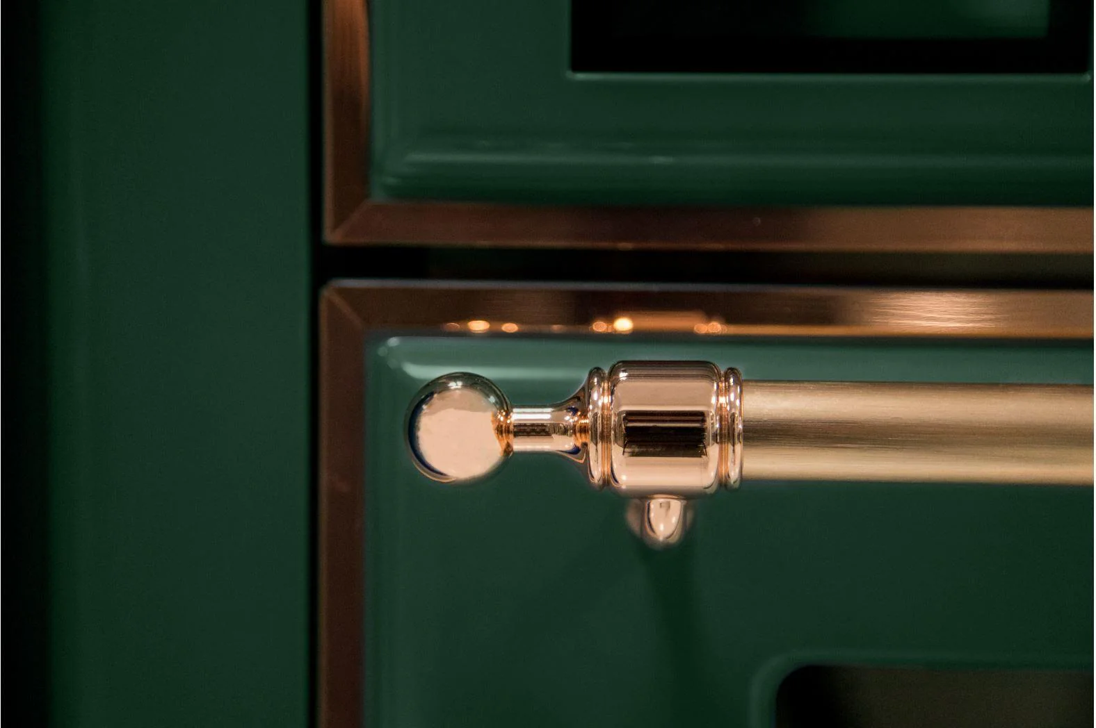 Ilve UM30DNE3EGPLP Majestic Ii 30 Inch Dual Fuel Liquid Propane Freestanding Range In Emerald Green With Copper Trim - Image 8