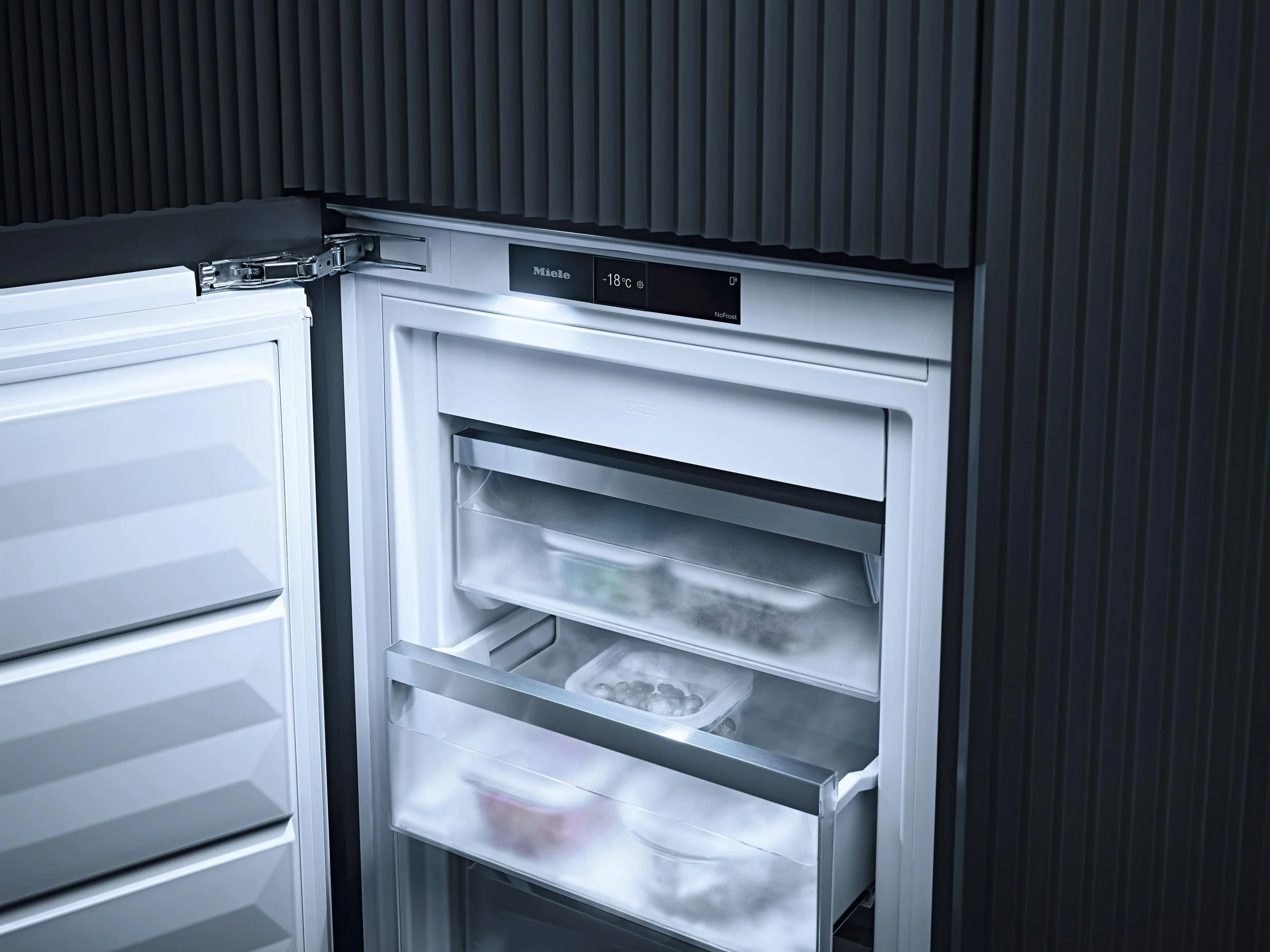 Miele FNS7794E Fns 7794 E - Perfectcool Freezer With Nofrost And 8 Freezer Drawers On Telescopic Runners For Max. Convenience. - Image 5