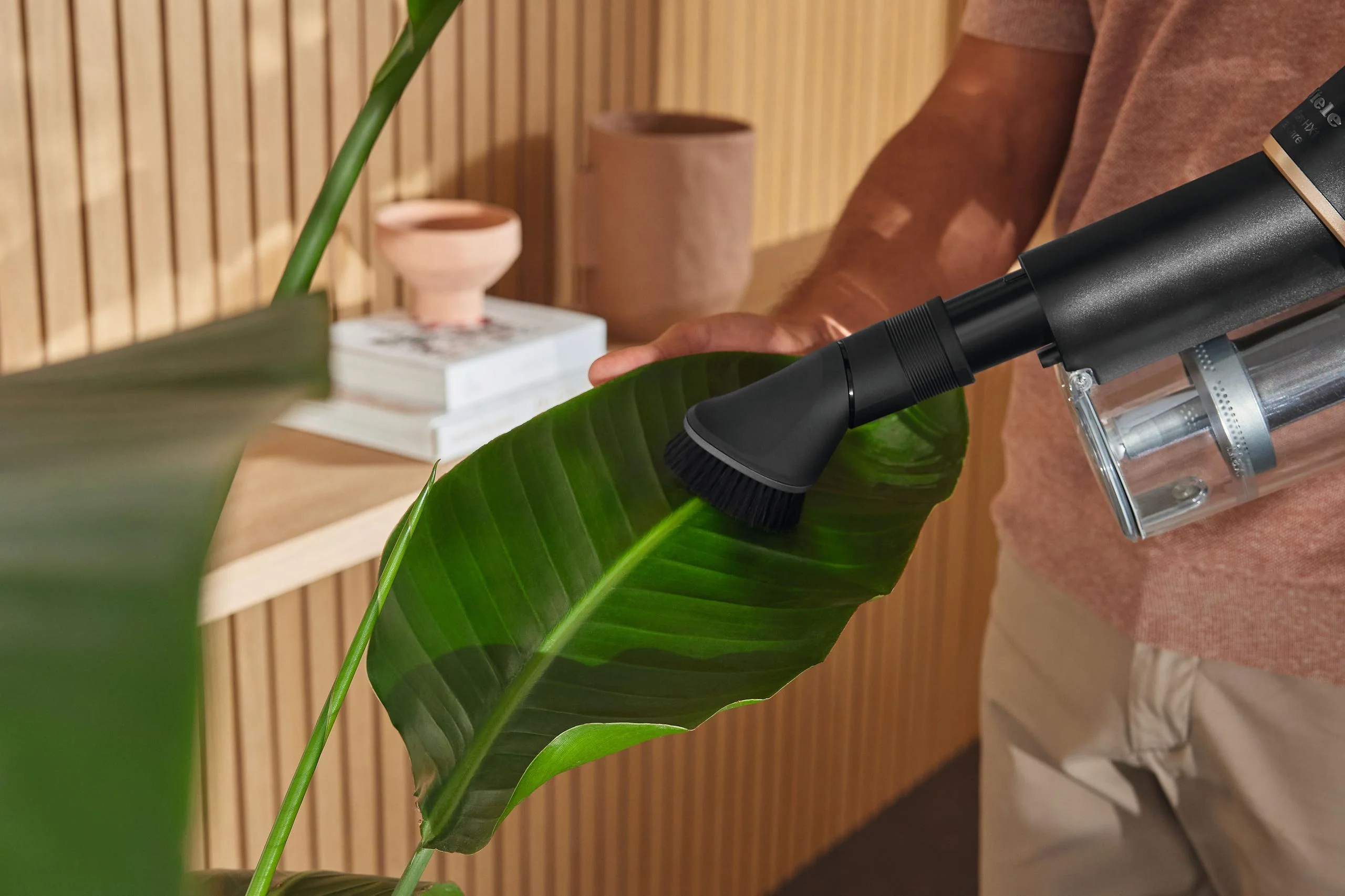 Miele HXDB Dusting Brush With Flexible Swivel Joint - For Gentle Cleaning Of High-Quality Floors. - Image 6