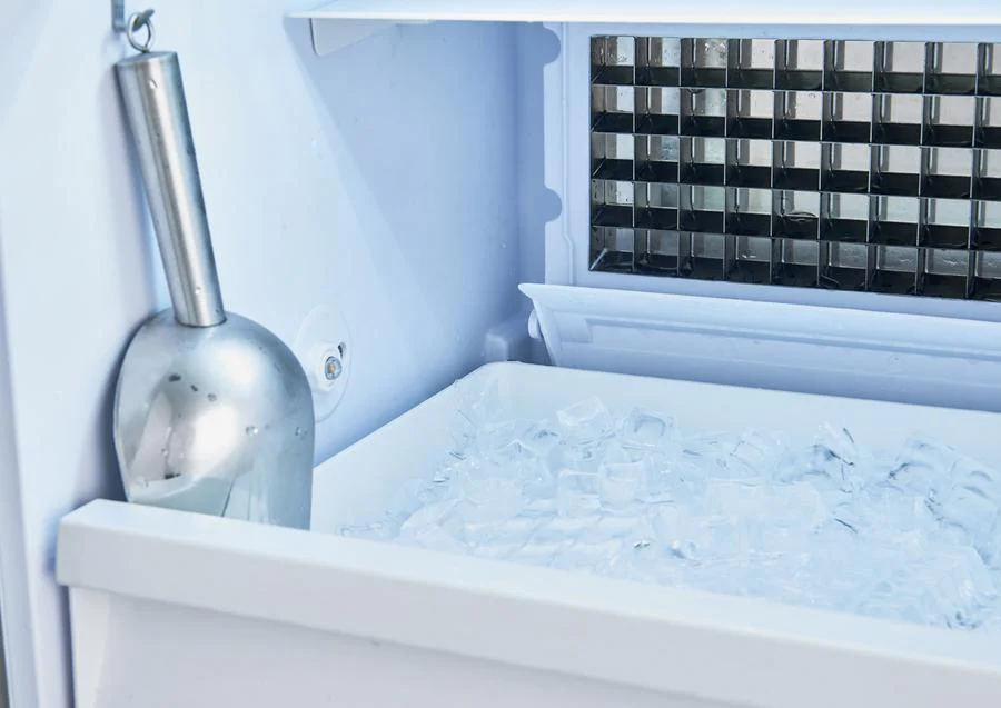 Summit BIM182OSADA 18" Wide Outdoor Clear Icemaker, Ada Compliant - Image 3