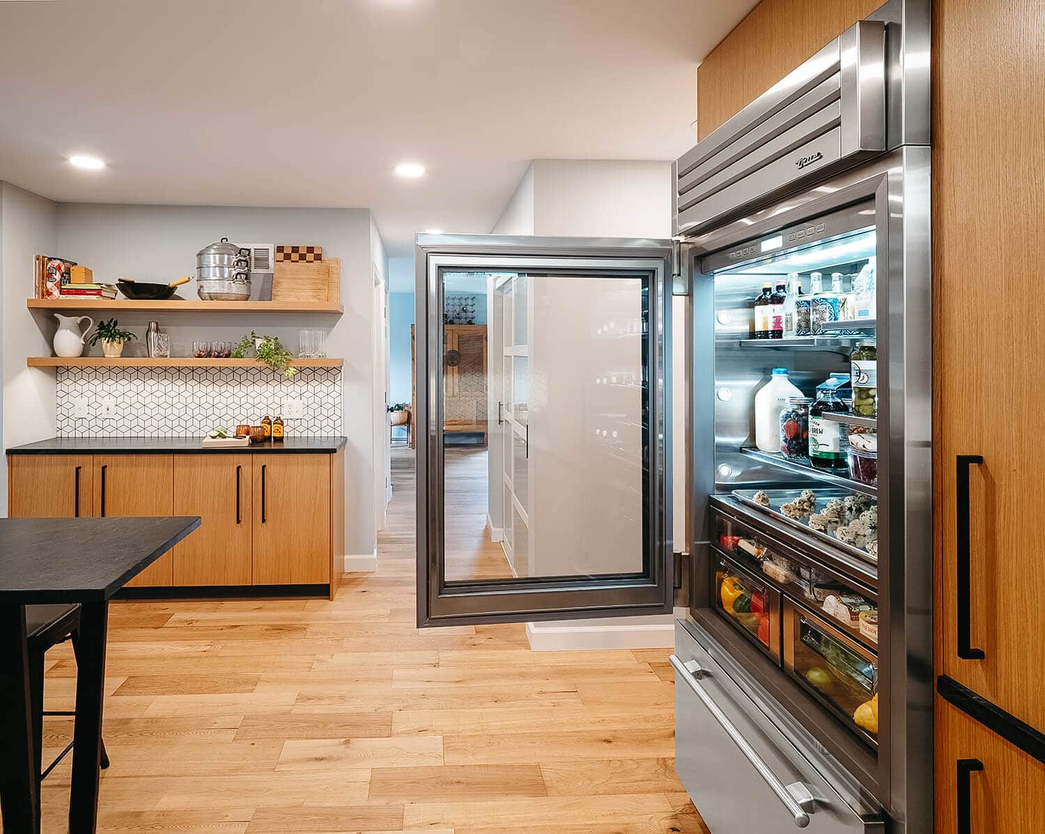 True Residential TR30RBFLSGA 30 Inch Stainless Glass Door Left Hinge Refrigerator With Bottom Freezer - Image 6