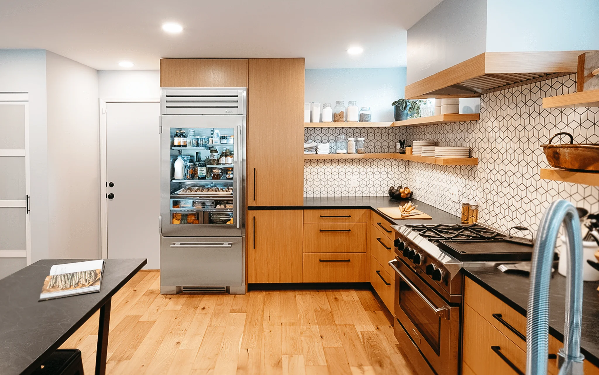True Residential TR30RBFRSSA 30 Inch Solid Stainless Door Right Hinge Refrigerator With Bottom Freezer - Image 7