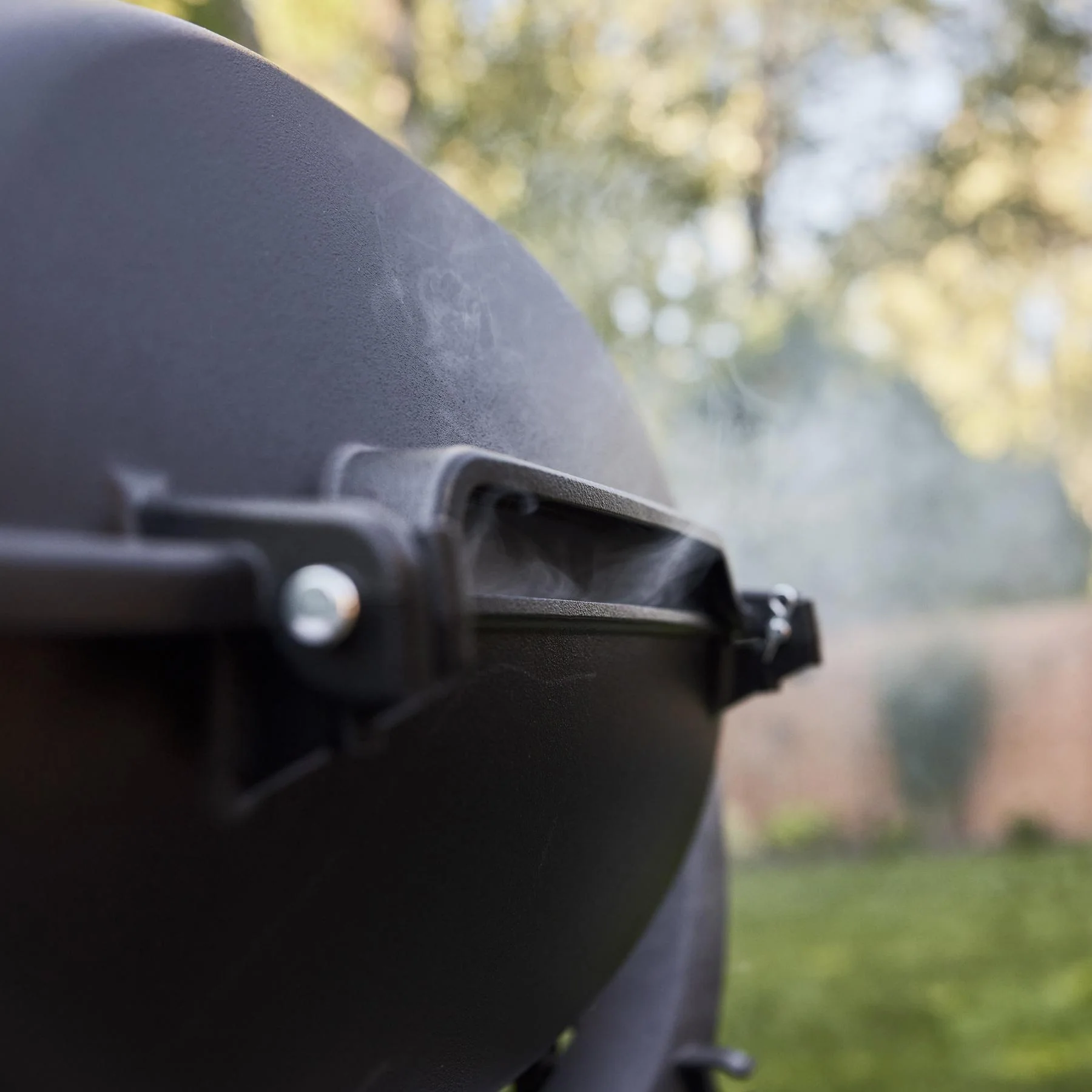 Weber 1500391 Q 2800N+ Gas Grill With Stand (Liquid Propane) - Flame Red - Image 3