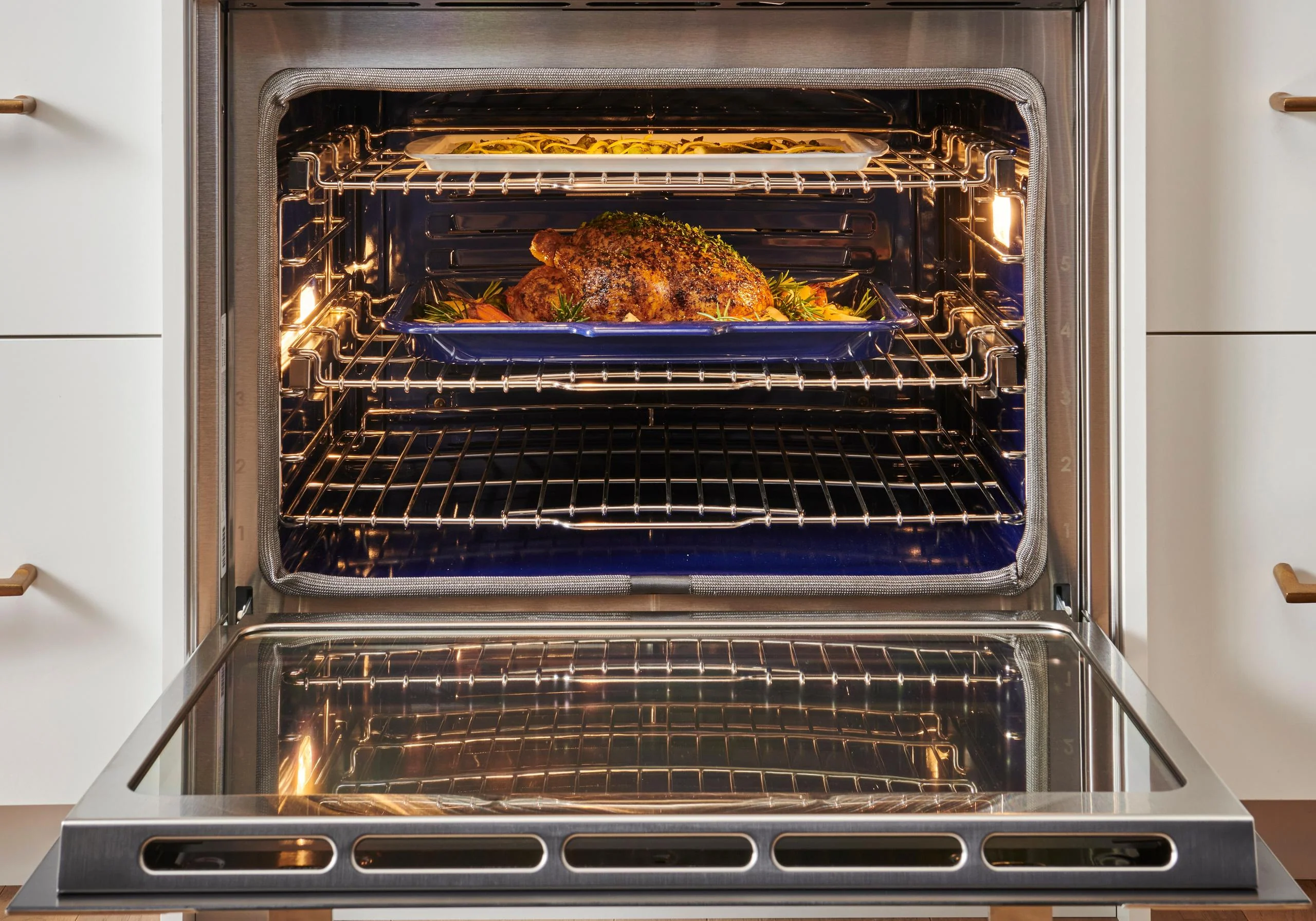 Wolf SO3050CMB 30" M Series Contemporary Built-In Single Oven - Image 7